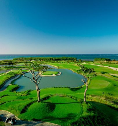 course and ocean view of Pristine Bay, Rotan